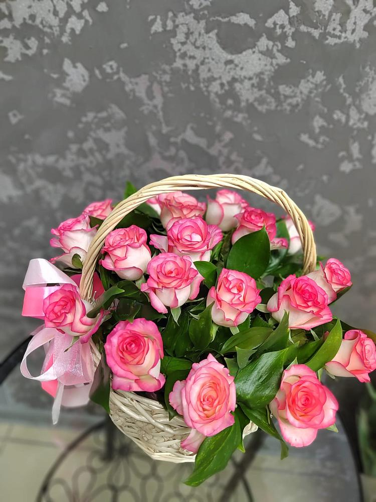 Цветочная композиция из Розы в корзине в Лебяжье Курганской области