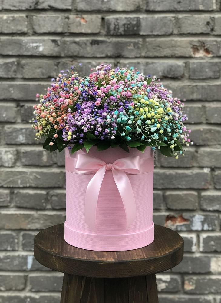 Цветочная композиция из Гипсофила и Розы в шляпной коробке в Лебяжье Курганской области