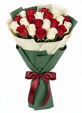 Букет Микс из красных и белых роз в Лебяжье Курганской области