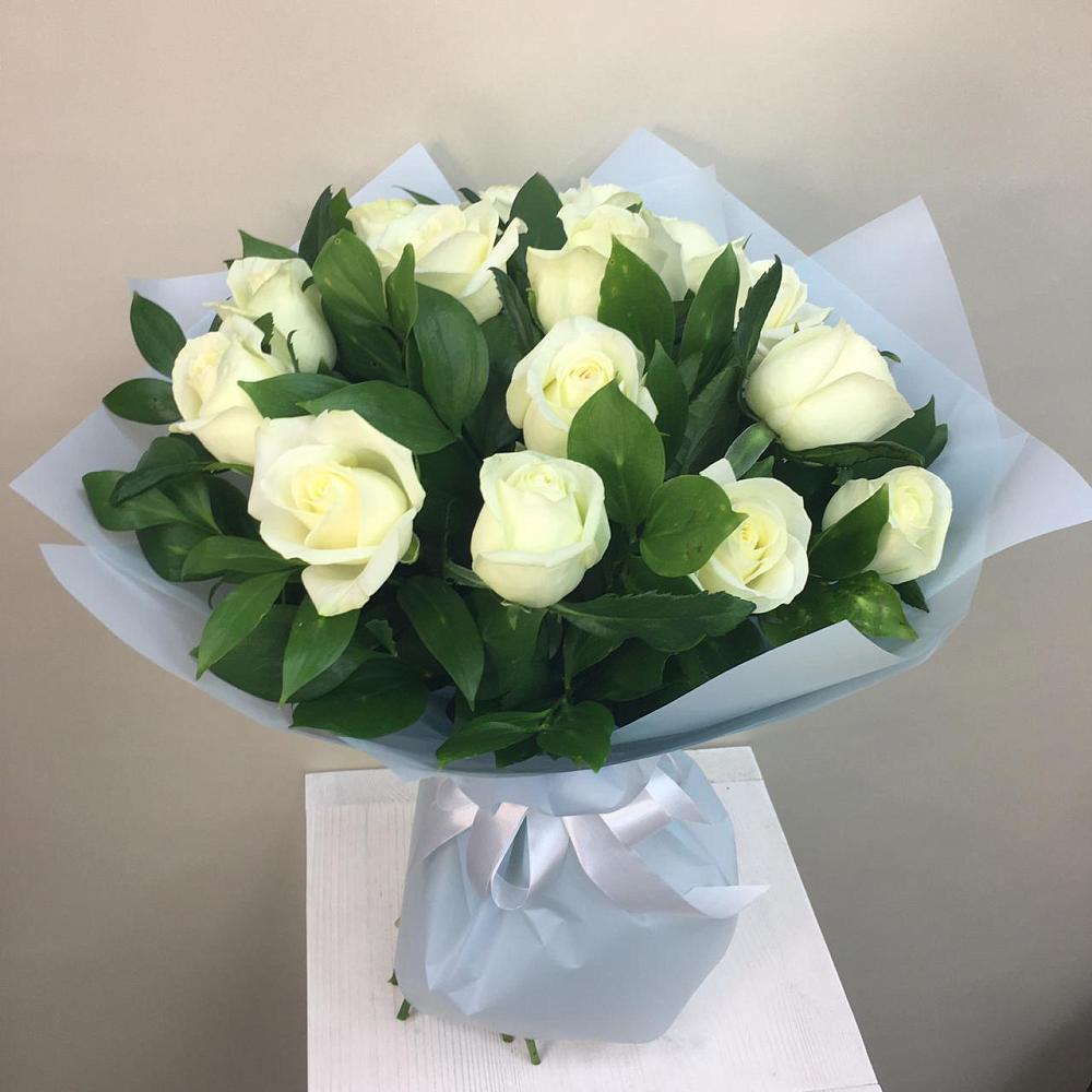 Букет 15 Белых роз Проуд в Лебяжье Курганской области