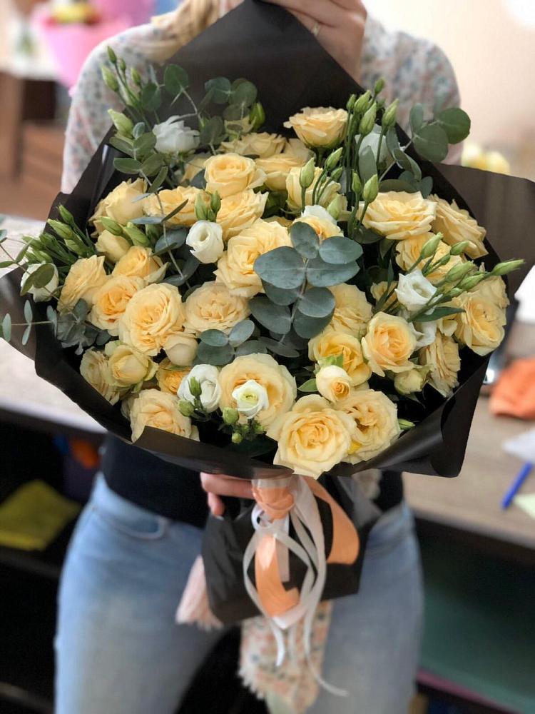 Букет цветов из: Розы и Лизиантусы в Лебяжье Курганской области