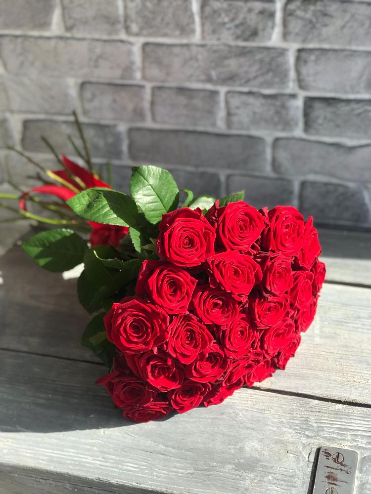 Букет Красные розы Фридом в Лебяжье Курганской области