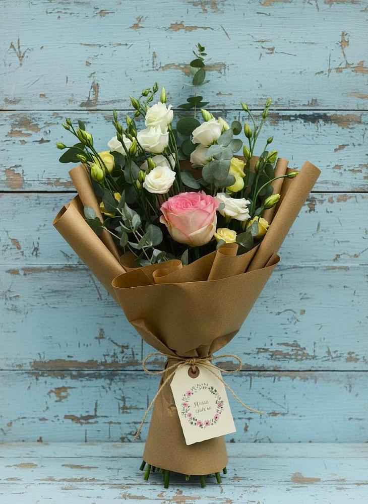 Букет цветов из: Розы и Лизиантусы в Лебяжье Курганской области