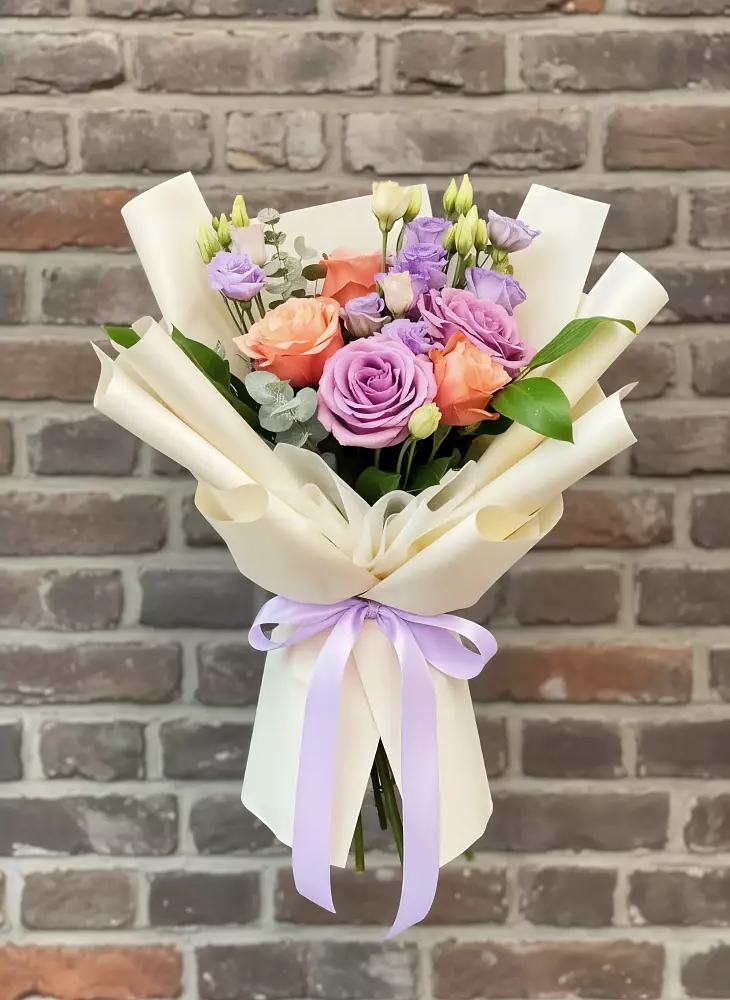 Букет цветов из: Лизиантусы и Розы в Лебяжье Курганской области