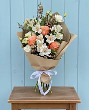 Букет цветов из:  Альстромерии, Лизиантусы, Розы и Хризантемы в Лебяжье Курганской области