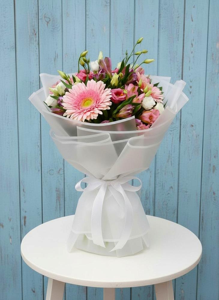 Букет цветов из: Герберы, Альстромерии и Лизиантусы в Лебяжье Курганской области