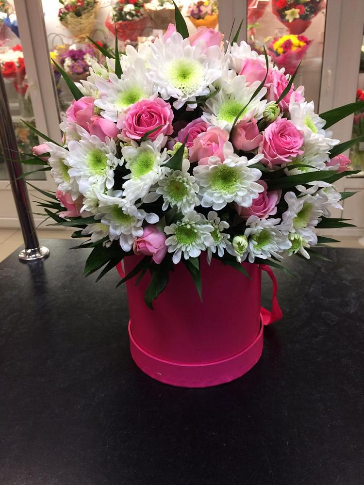 Цветочная композиция из Розы и Хризантемы в шляпной коробке в Лебяжье Курганской области