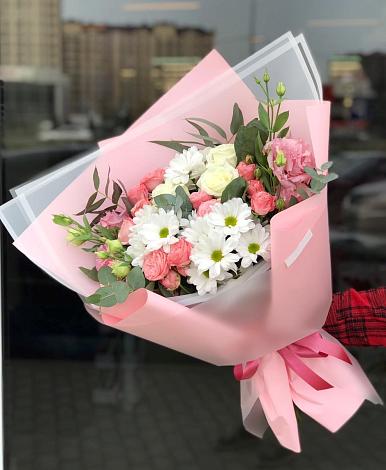 Букет цветов из: Розы, Лизиантусы и Хризантемы в Лебяжье Курганской области