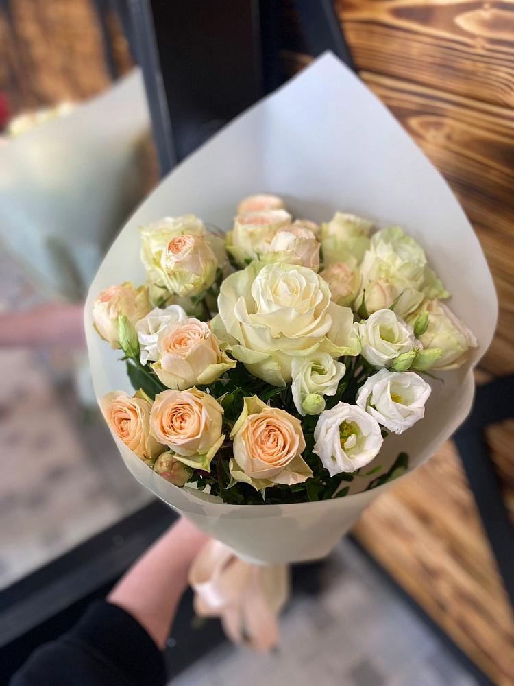 Букет цветов из: Розы и Лизиантусы в Лебяжье Курганской области