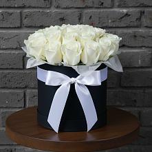 Цветочная композиция из Розы в шляпной коробке в Лебяжье Курганской области